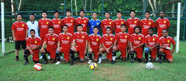 The historical Al-Caliph squad in red shirts, together on the football pitch